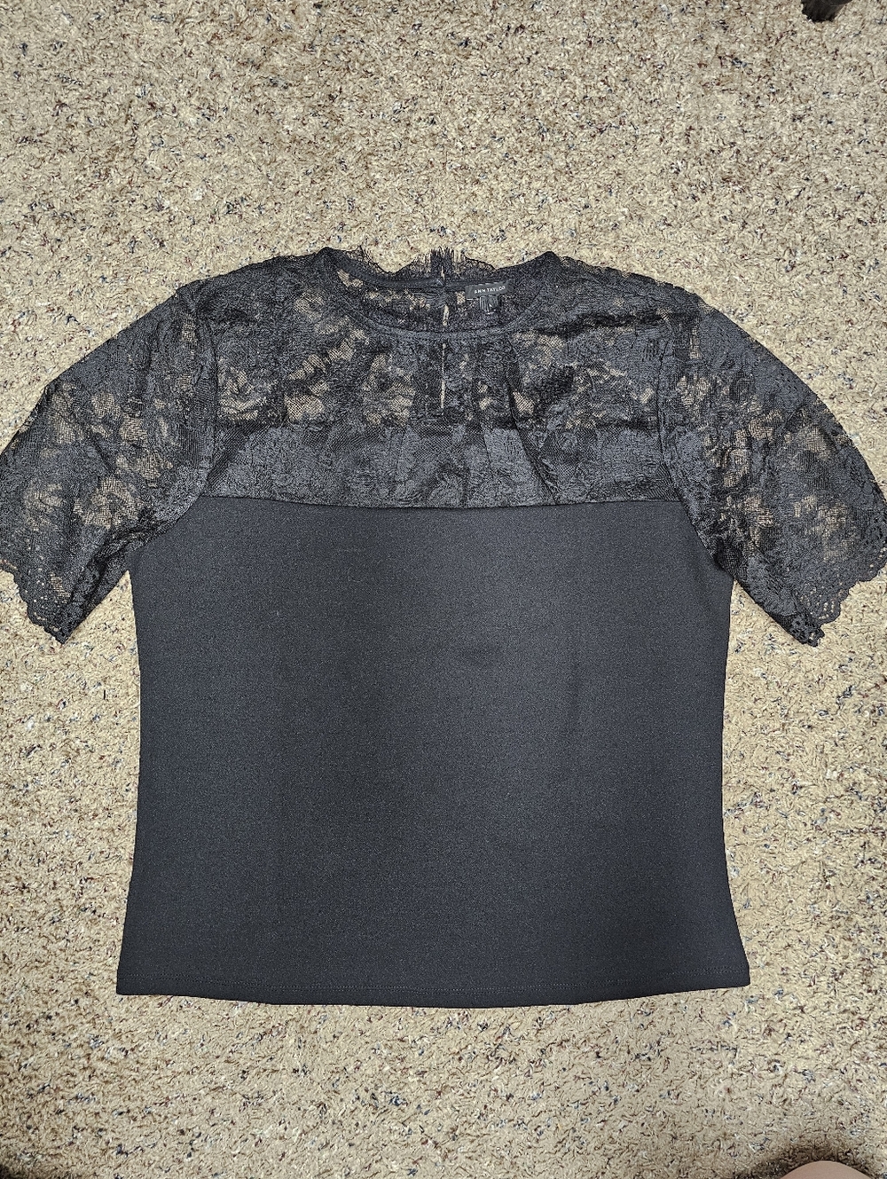 Ann Taylor Medium NWOT Women's Black Lace Yoke Short Sleeve Top